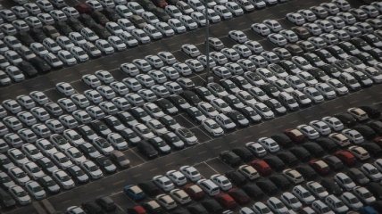 Китай на три месяца приостановит действие пошлин на автомобили из США 