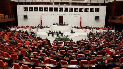 Досрочные выборы в Турции состоятся 24 июня