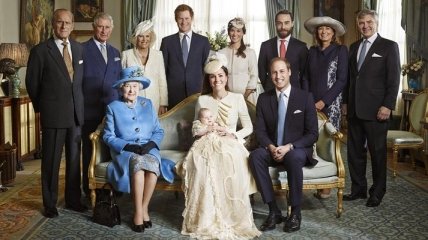 Королевская семья на празднике крещения принца Джорджа