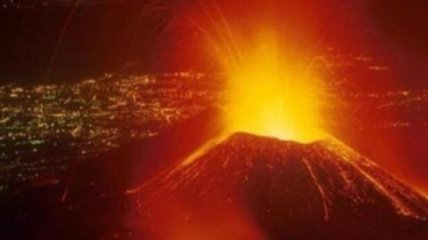 Лава вулкана Ньирагонго накрыла дома в Гоме, а до аэродрома не дошла всего каких-то 800 метров (видео)