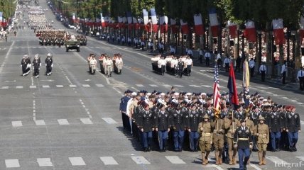 Трамп с супругой и военный парад: как Франция отмечает День взятия Бастилии