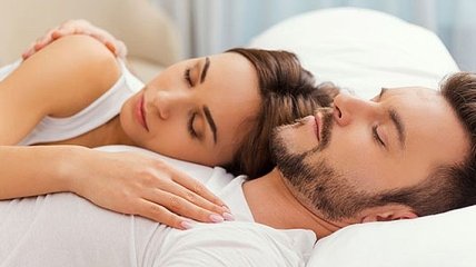 Как поза во сне влияет на интимную жизнь мужчин и женщин