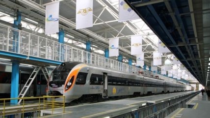 "Укрзализныця" назначила дополнительные поезда к Пасхе: полный список