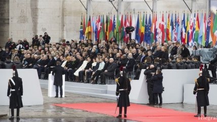Итоги 11 ноября: Псевдовыборы в псевдореспубликах, торжества в Париже и встречи Порошенко
