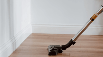 Очищення плінтусів