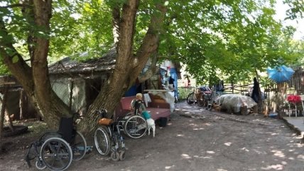 "Будинок милосердя" чи бізнес на хворих: як на Полтавщині заробляють на вразливих особах