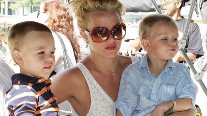 Бритни Спирс с детьми отдыхает на Гавайях (ФОТО)