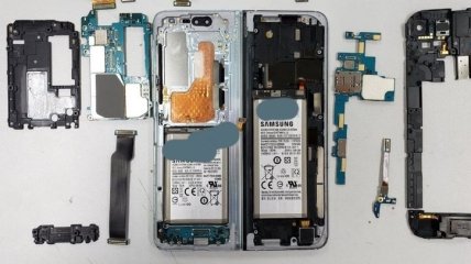 Как выглядит Samsung Galaxy Fold изнутри: Что находится под кучей пластика