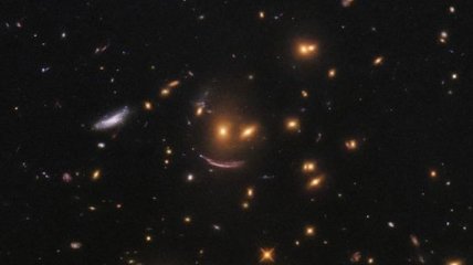 Hubble показал "улыбку Вселенной" из космоса