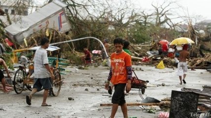 Жертвами тайфуна "Хайян" на Филиппинах стали свыше 1200 человек