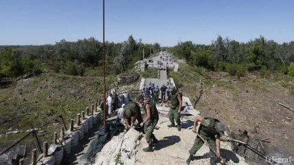 Украина близка к восстановлению моста у Станицы Луганской (Фото)