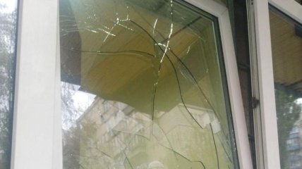 В Киеве неизвестный разбил камнями окна здания ГПУ