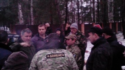 Бойцы батальона "Донбасс" заблокировали машину Авакова