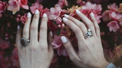 Весняний манікюр на довгі нігті: фото модних новинок 