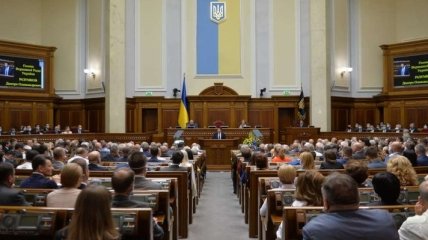 Рада одобрила законопроект Зеленского о повышении "минималки"