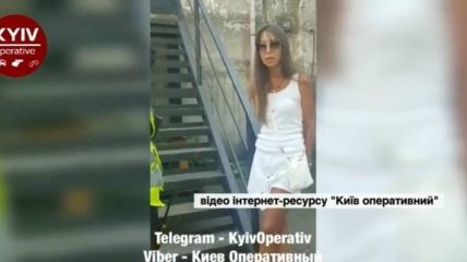 Села пьяной за руль: в Киеве жена таможенника устроила скандал из-за задержания (видео)