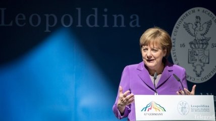 Меркель назвала визит в Москву 10 мая "очень важным"