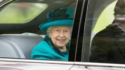 Личный водитель: королева Елизавета II отказалась от вождения