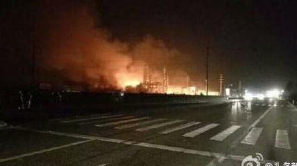На химическом складе на востоке Китая произошел взрыв