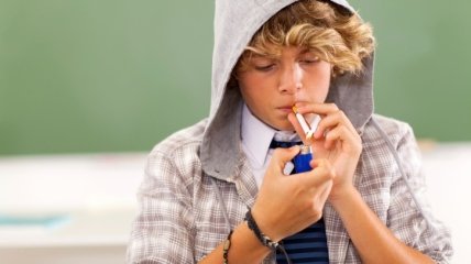 Ребенок курит: как поступить родителям