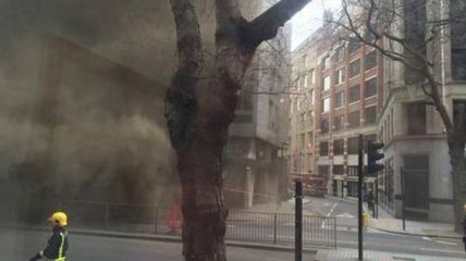 Под землей в Лондоне вспыхнул пожар (Видео)