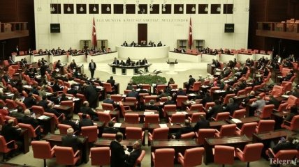 Парламент Турции снова поддержал расширение полномочий Эрдогана