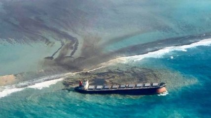 Авария танкера близ берегов Маврикия: власти объявили чрезвычайное положение