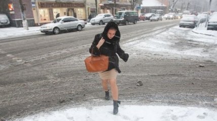 Шквальный ветер и снег с дождем прогнозируют в Украине