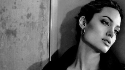 Интимные черно-белые снимки Анджелины Джоли, сделанные Брэдом Питтом (Фото) 