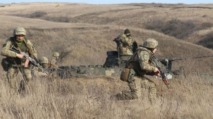 В обстрелах боевиков на Донбассе ранен украинский военный: ВСУ решили стрелять в ответ