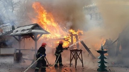 В центре Львова на рождественской ярмарке произошел пожар, есть пострадавшие