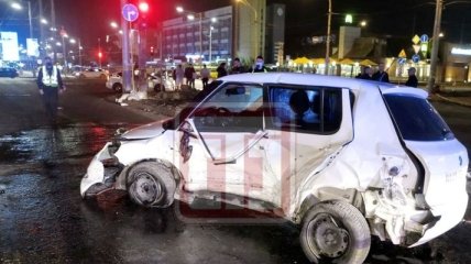 Пытался "проскочить" на красный: в аварии в Киеве разбилось сразу четыре авто (эксклюзивные фото)