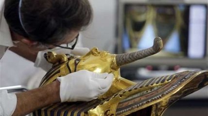Скандал с маской Тутанхамона: реставраторов ждет суд 