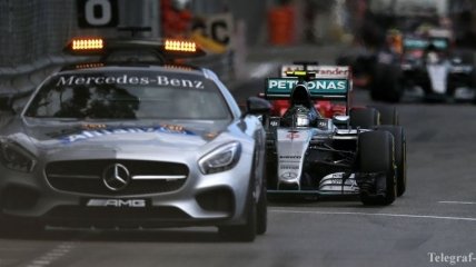 Международная пресса раскритиковала Mercedes за ошибку на ГП Монако