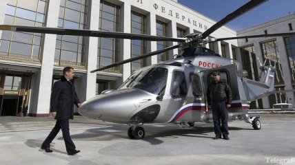 Медведев предложил уволить 50 чиновников