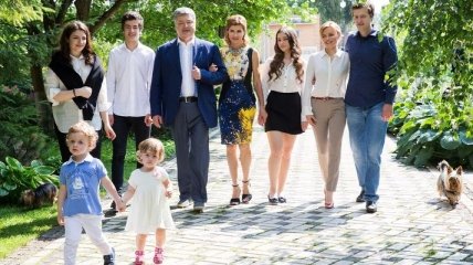 Поделился воспоминаниями: Порошенко показал свой 2017 год в фото