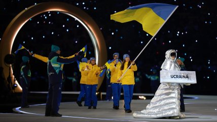 Сборная Украины во время парада наций на открытии Олимпиады в Милане