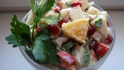 Фруктовый салат с курицей