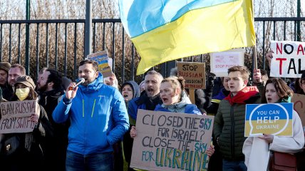 На стороне украинцев — люди всего мира