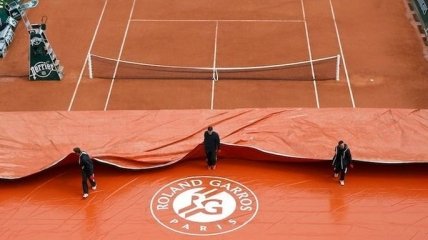 Корт на теннисном комплексе "Roland Garros"
