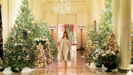Мелания Трамп в сверкающем платье Celine открыла рождественский бал в Белом доме