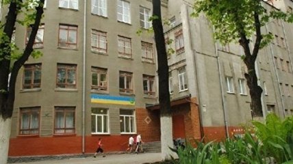В Харькове погиб рабочий, упавший с крыши школы