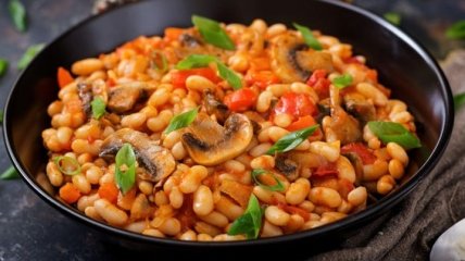 Рецепт дня: тушеная фасоль с грибами в сметанном соусе