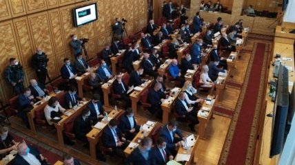 Партия венгров устроил демарш на сессии Закарпатского облсовета (видео)