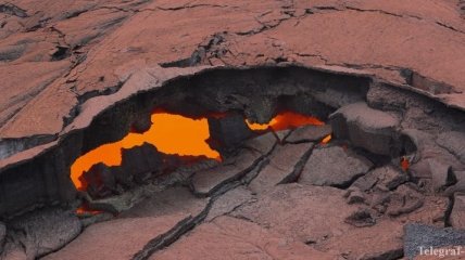 На Гавайях началось извержение вулкана после сотни землетрясений (Видео)