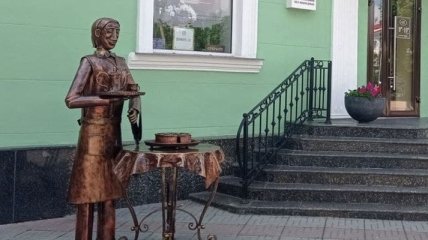 "Пьяный Иванушка": в Луганске появился смешной памятник (фото)