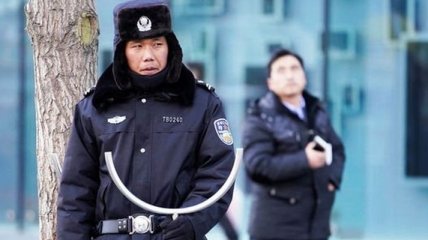 В центре Пекина мужчина с ножом напал на посетителей супермаркета, есть жертвы