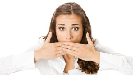 Что может быть причиной неприятного запаха изо рта
