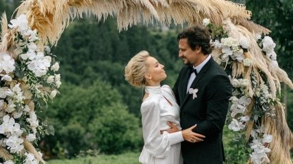 "Мой мотиватор, хранительница семьи и любовь": звезда сериала "Спіймати Кайдаша" показал первые фото со свадьбы