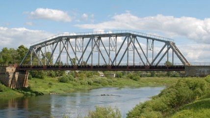 На Луганщине взорвали железнодорожный мост